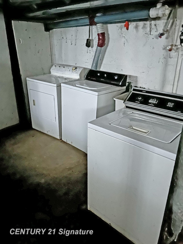 laundry room with washing machine and clothes dryer