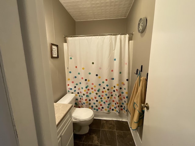 full bathroom featuring toilet, vanity, and shower / bath combo