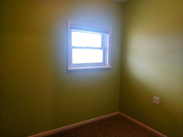 spare room featuring carpet floors