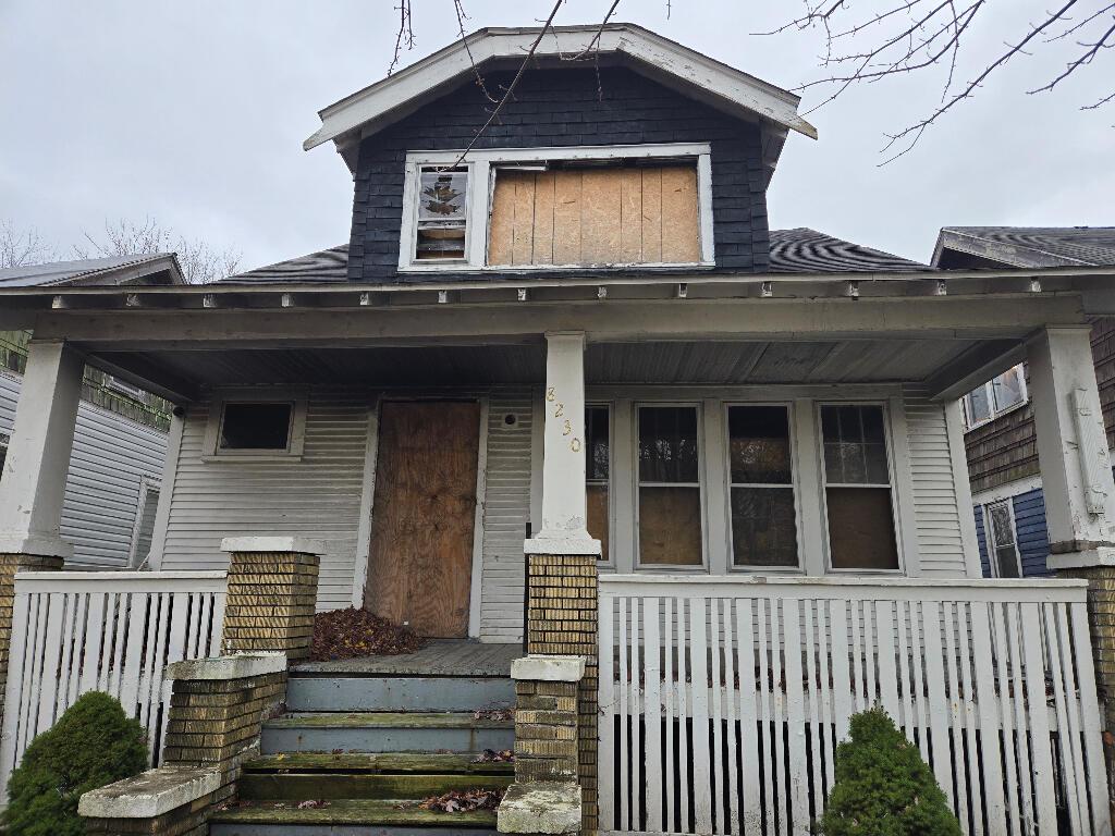 view of front of home with covered porch