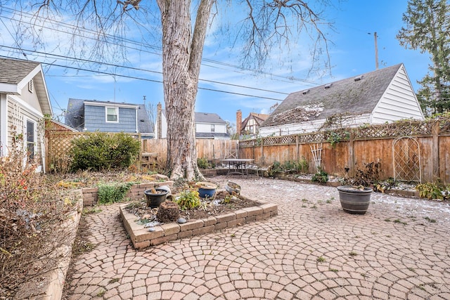 view of yard featuring a patio