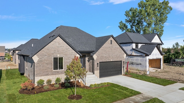 view of front facade with a garage and a front yard