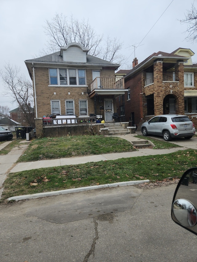 view of front of home featuring a balcony