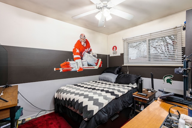 bedroom featuring ceiling fan