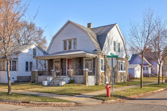 view of front facade featuring a porch and a front yard