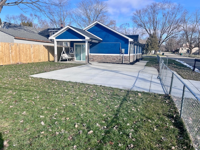 view of front of property with a patio and a front yard