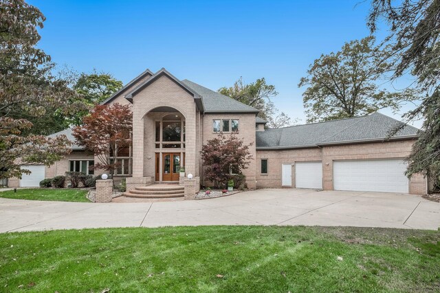 view of front of home featuring a front lawn and a garage