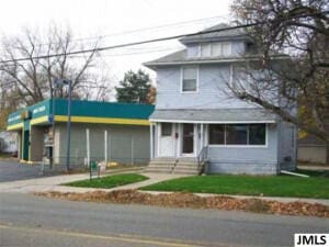 view of american foursquare style home