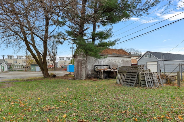 view of yard with a shed