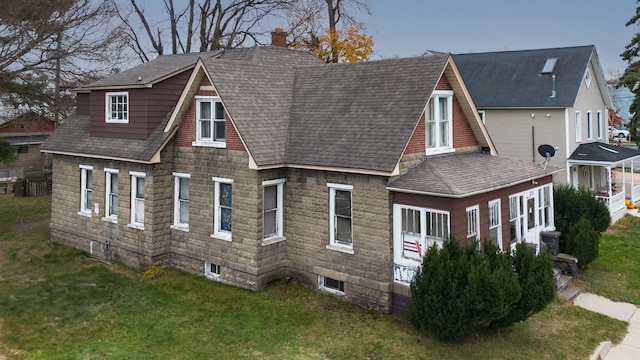 back of house featuring a yard