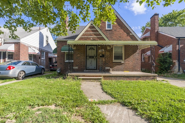 view of front of home featuring a porch and a front yard