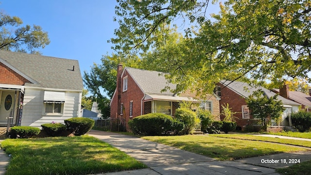 view of side of property featuring a yard