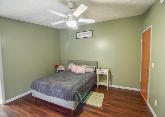 bedroom featuring a textured ceiling, dark hardwood / wood-style floors, and ceiling fan