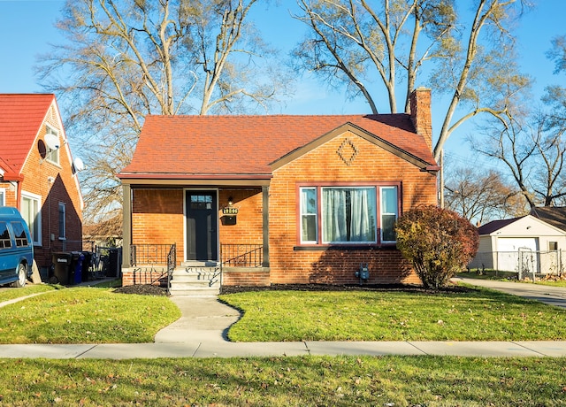 view of front of property with a front yard