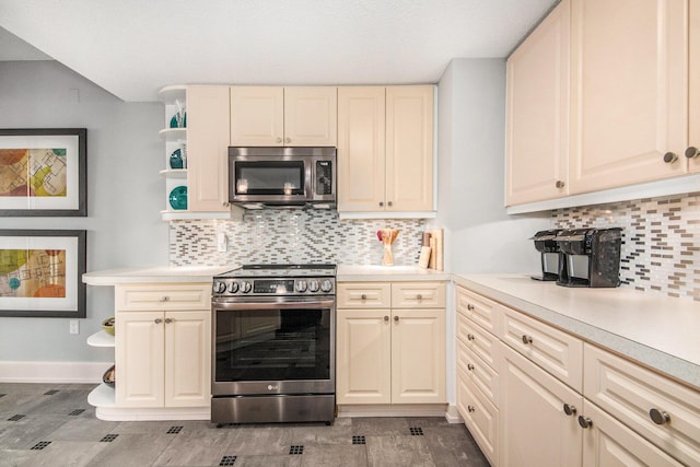 kitchen featuring decorative backsplash, stainless steel appliances, and cream cabinetry