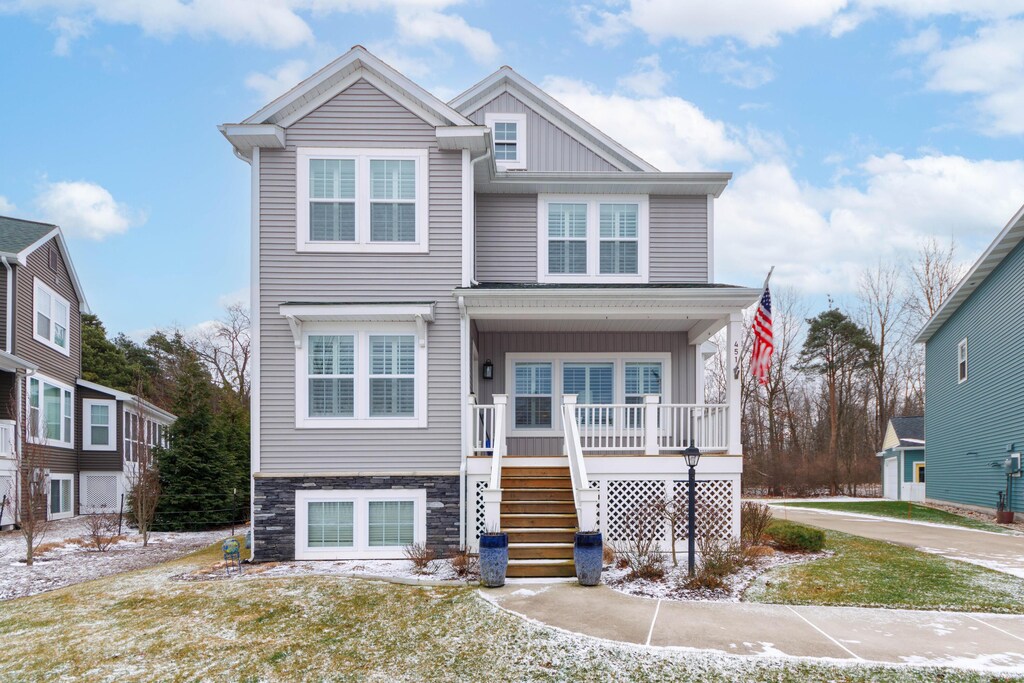 view of front of property with covered porch