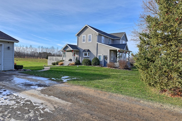 view of front property featuring a front lawn