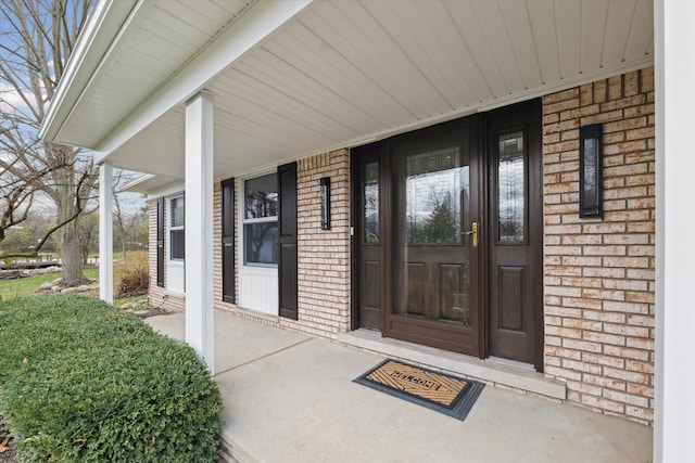 entrance to property featuring covered porch