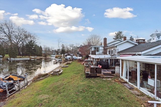 view of yard featuring a water view