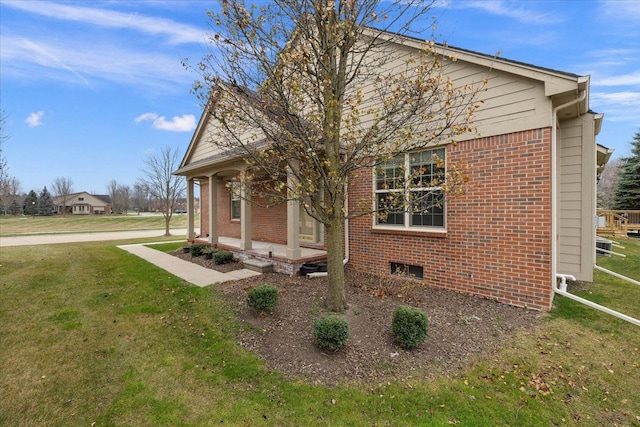 view of front of home with a front lawn