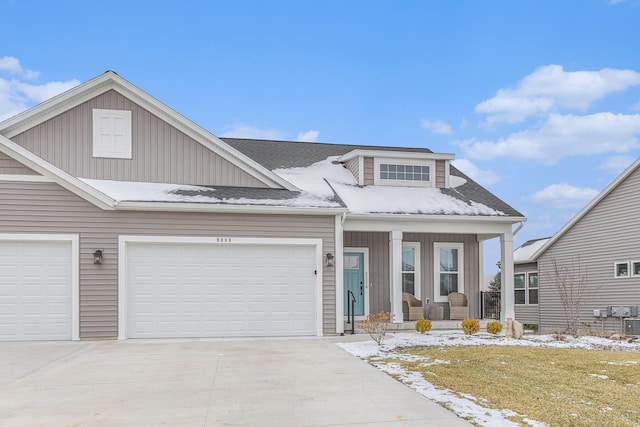 view of front of property with a front lawn and a porch