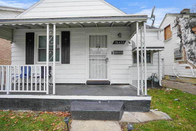 property entrance with covered porch