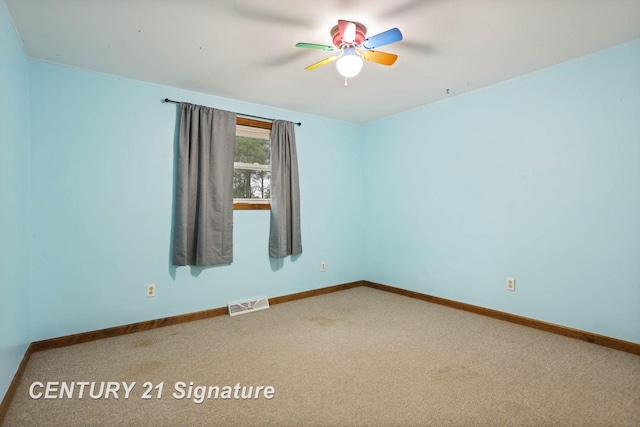 unfurnished room with carpet flooring and ceiling fan