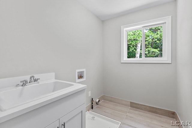 laundry room with washer hookup, cabinets, hookup for a gas dryer, and sink