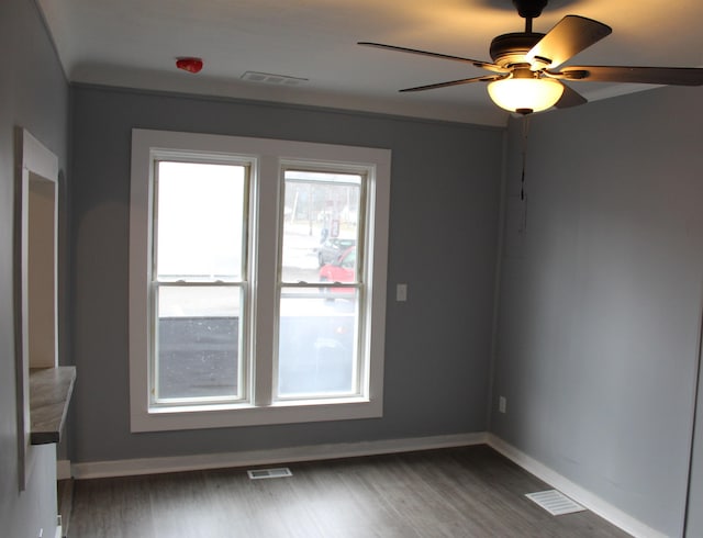 unfurnished room featuring ceiling fan and dark hardwood / wood-style flooring