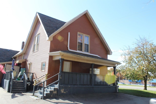 view of front of property featuring a porch