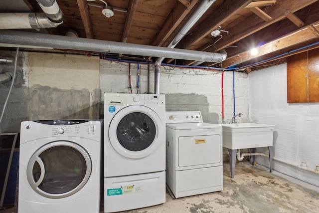 laundry area with sink and independent washer and dryer