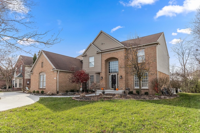 view of front property featuring a front lawn