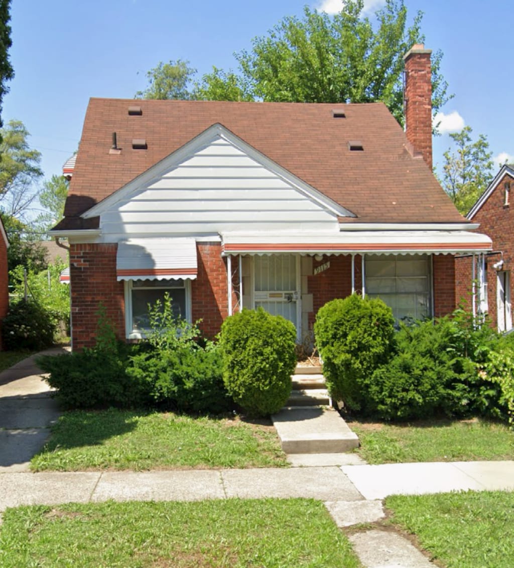 bungalow with a front yard