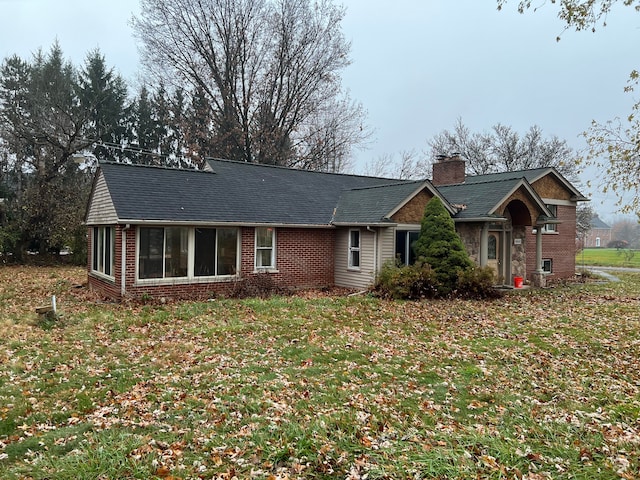 ranch-style home with a front yard