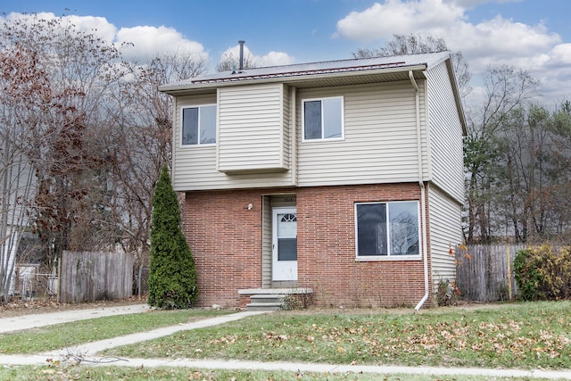 view of front of property with a front yard