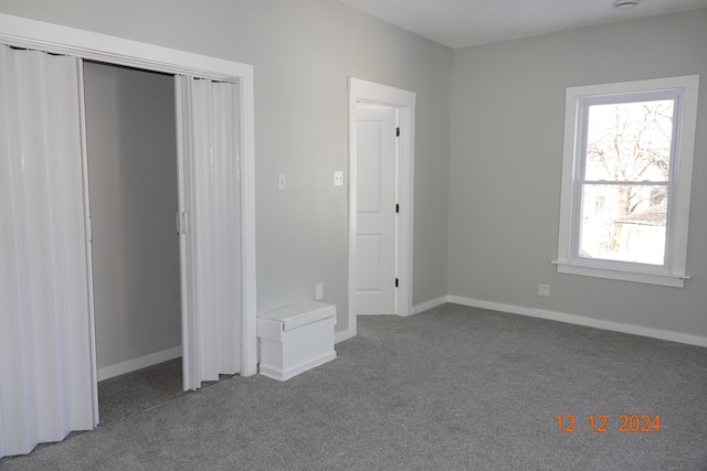 unfurnished bedroom with carpet flooring and a closet