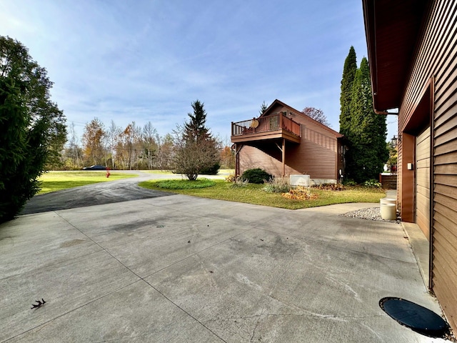 exterior space featuring a yard