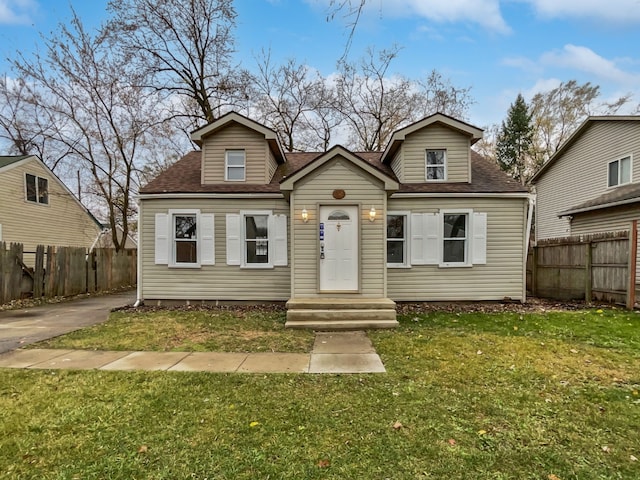 view of front of home featuring a front yard