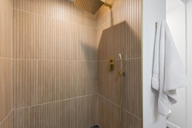 details featuring a tile shower