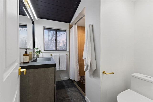 full bathroom with curtained shower, toilet, vanity, and baseboards