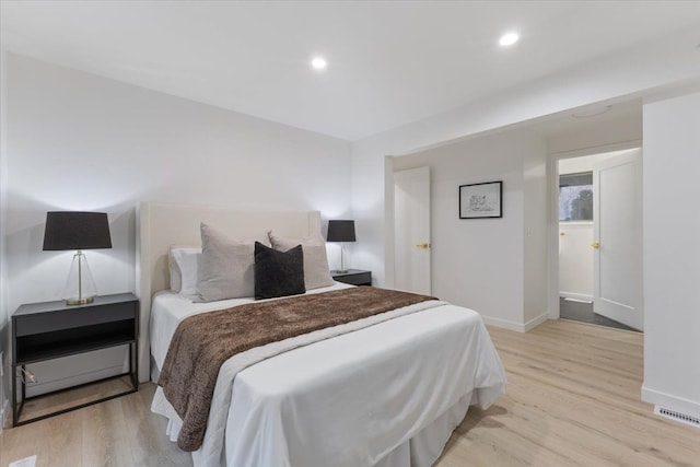 bedroom featuring recessed lighting, light wood-style flooring, visible vents, and baseboards