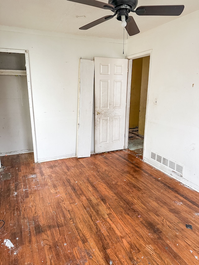 unfurnished bedroom with hardwood / wood-style flooring and ceiling fan