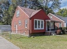 view of front of home with a front yard