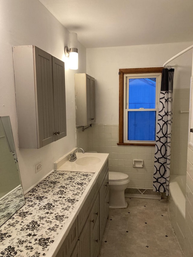 full bathroom with shower / bath combo with shower curtain, vanity, tile walls, and toilet