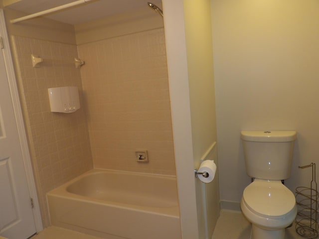 7335 Colony Dr, West Bloomfield, MI 48323 - bathroom with tile patterned flooring, toilet, and tiled shower / bath