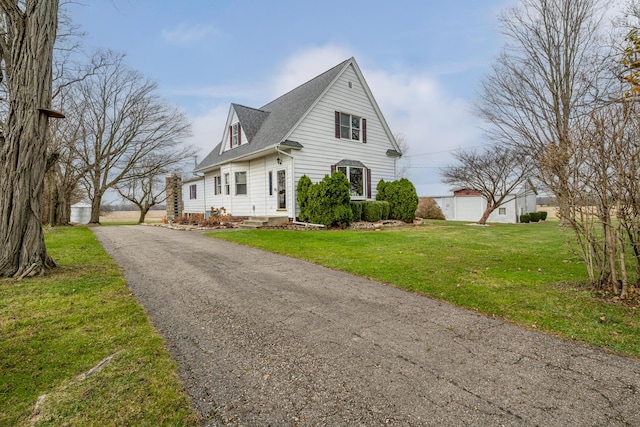view of front of home featuring a front lawn