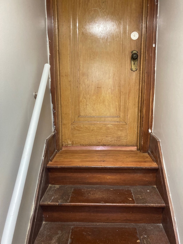 3918 Nottingham Rd, Detroit, MI 48224 - view of staircase