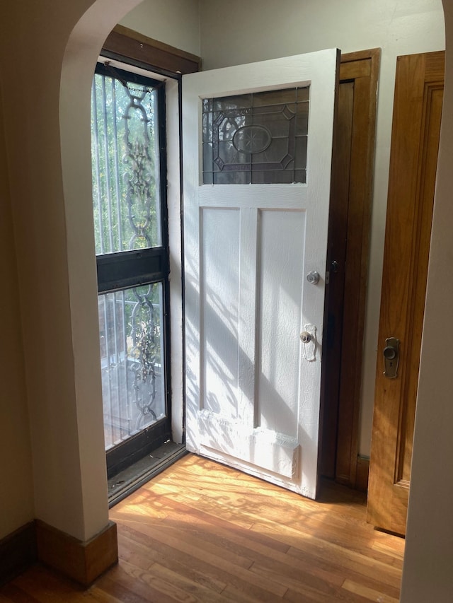 3918 Nottingham Rd, Detroit, MI 48224 - detailed view of arched walkways and wood finished floors