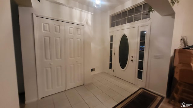 26926 Reaume, Trenton, MI 48183 - foyer entrance with tile patterned flooring