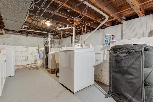 laundry area with washer / dryer